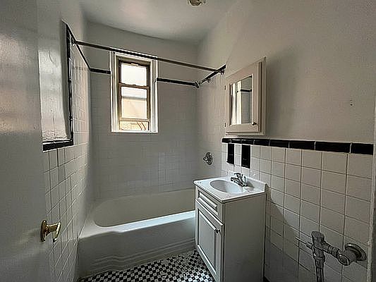 5th image of 40 Woodruff Ave APT 308