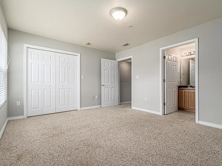 100 Corwin Dr — Photo 24