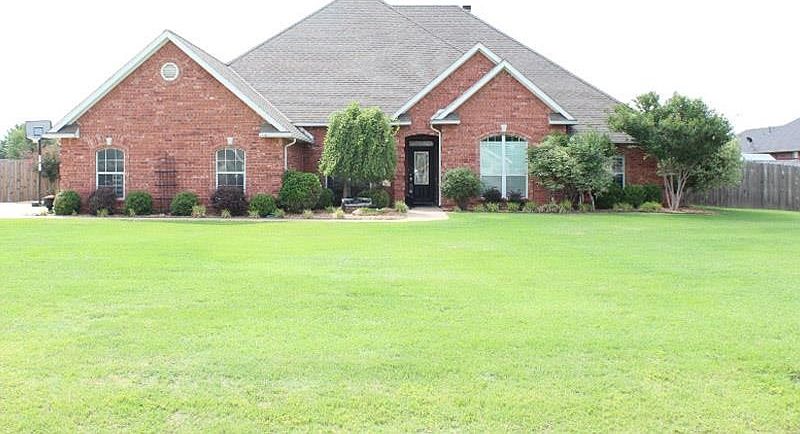1st image of 14 NW Heatherstone Dr