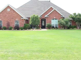 14 NW Heatherstone Dr, Lawton, OK 73505