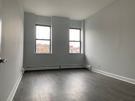 4th image of 872 Bergen Ave #6