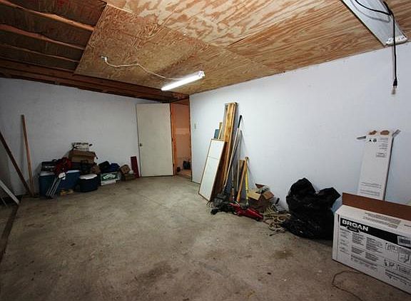 3rd image of 105 Mustang Cir