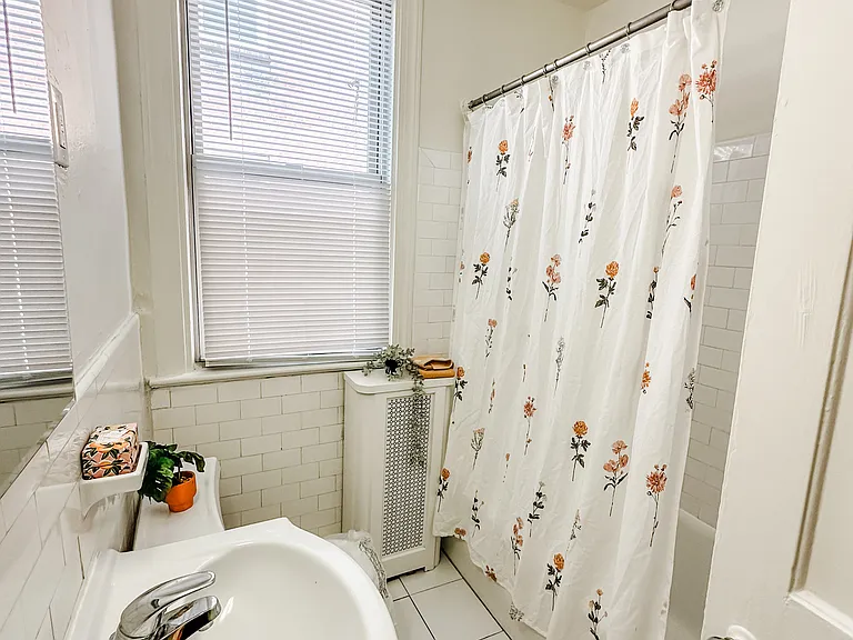 Metropolitan Windermere Court — Photo 10