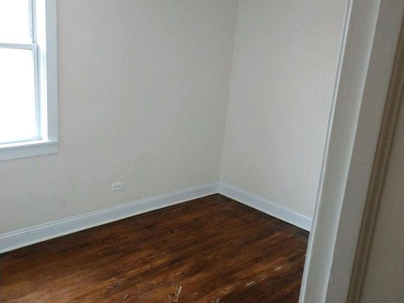 5th image of 6224 W Balmoral Ave APT 2