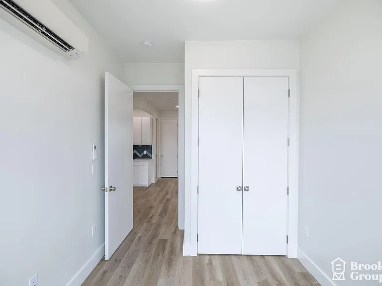 1298 New York Ave #4B — Photo 5