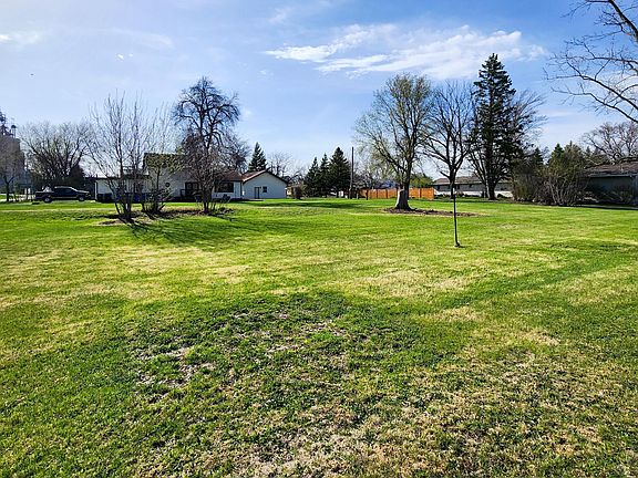 3rd image of 602 E Willow Ave