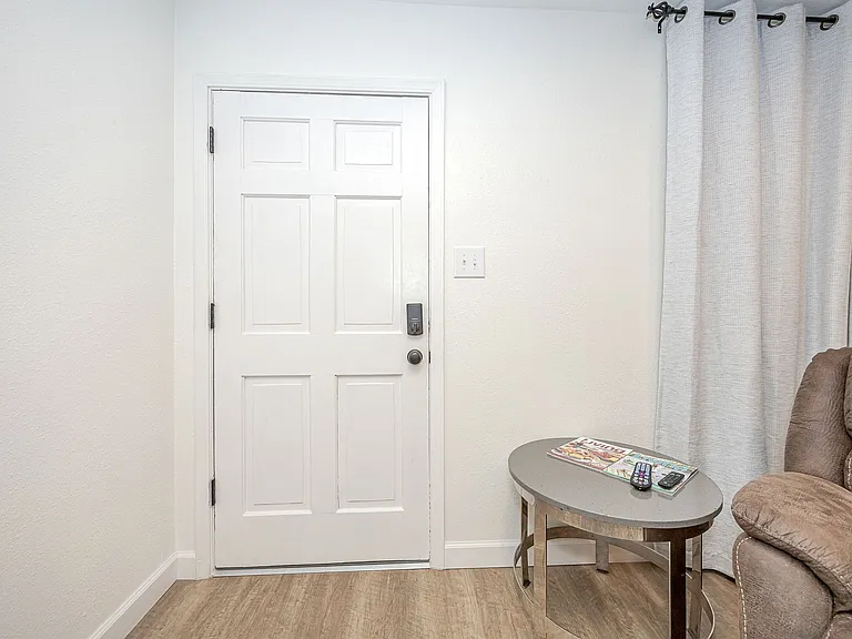114 Ethel Cir #8 — Photo 7