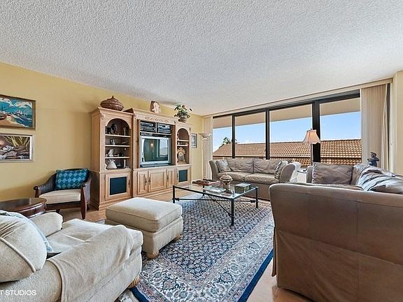 3rd image of 100 Lakeshore Dr APT 253