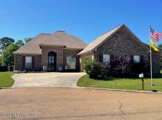 1018 Fairway Cv, McComb, MS 39648