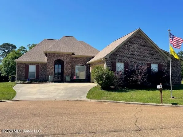 1018 Fairway Cv, McComb, MS 39648