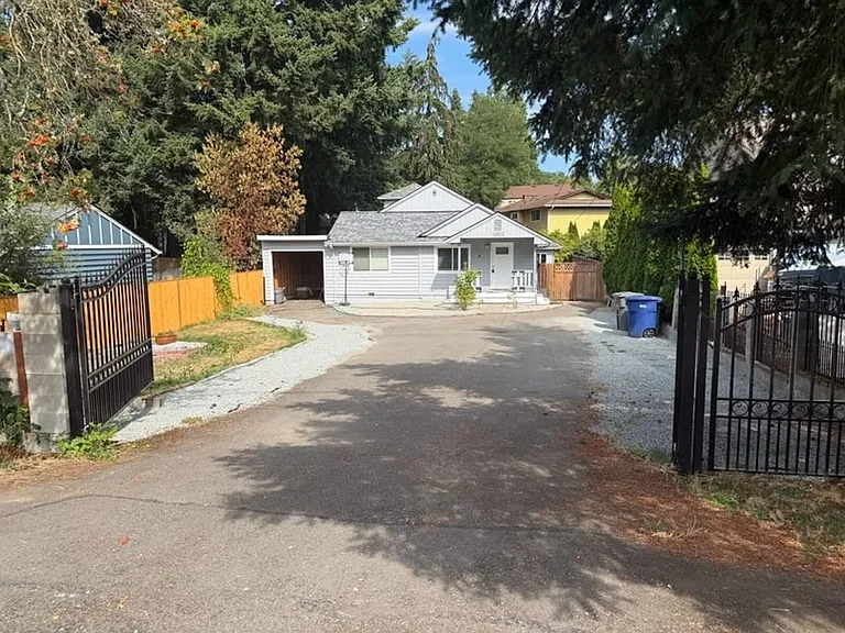12922 2nd Ave SW — Photo 2