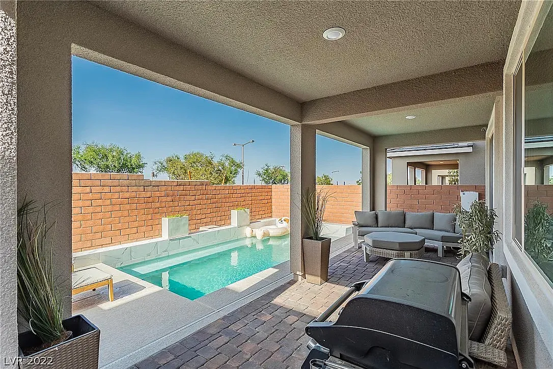5 bed, 2454 sqft, $6,000 — Photo 2