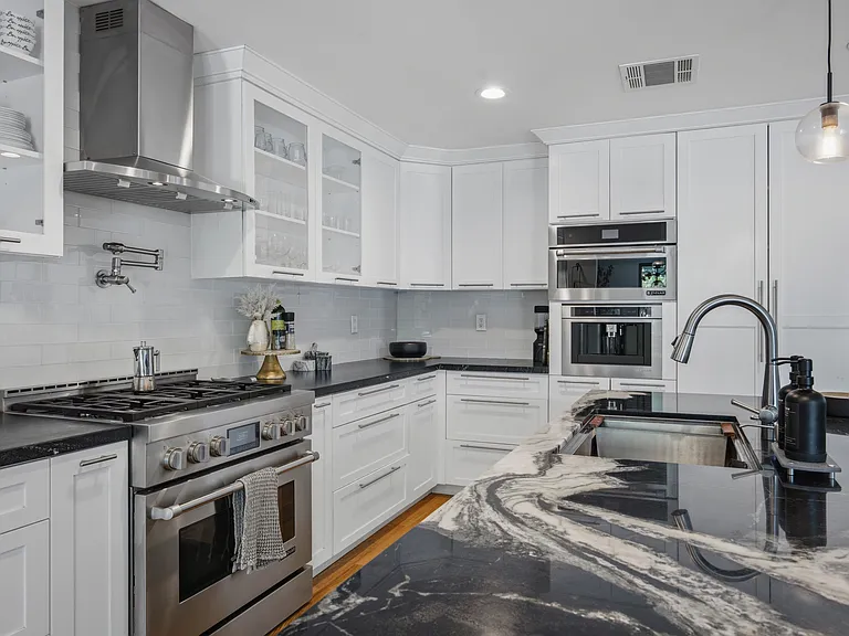 16453 Lassen St — Photo 14