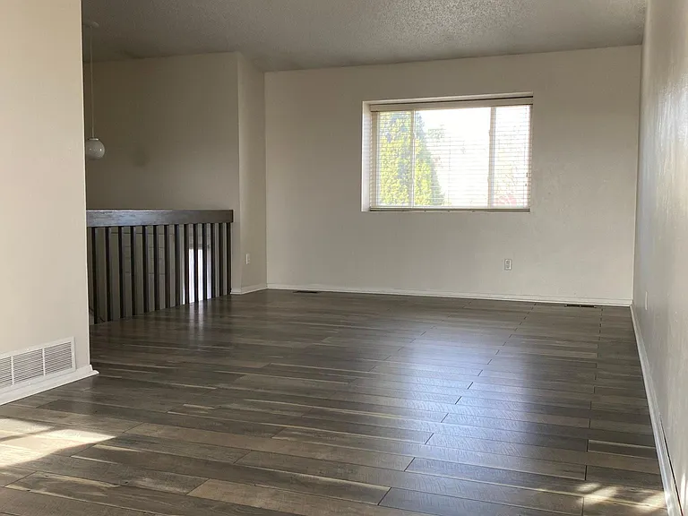325 Catalina Dr — Photo 23