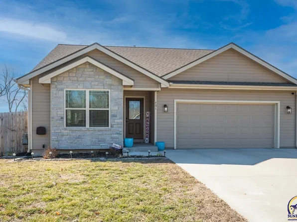 401 NE Aspen Ln, Topeka, KS 66617