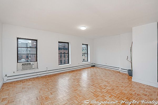 1st image of 40 Lexington Ave APT 4