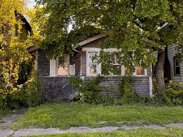1st image of 709 Vermont St