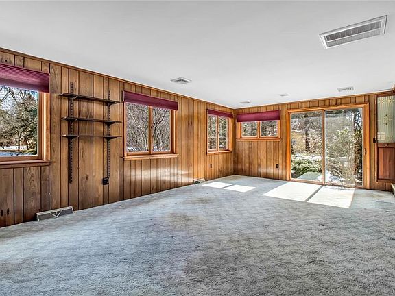 3rd image of 485 Meadow Ln