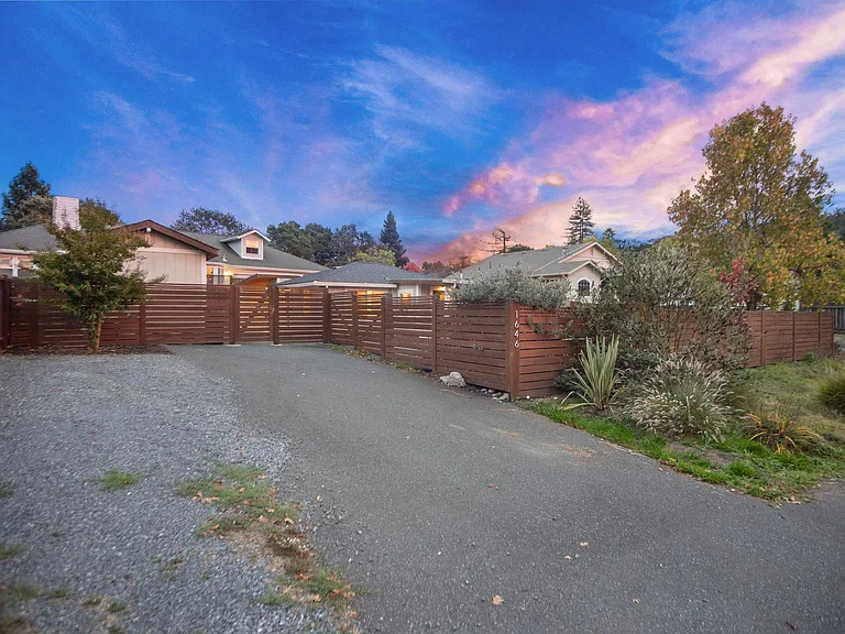 Ronne Dr — Photo 10