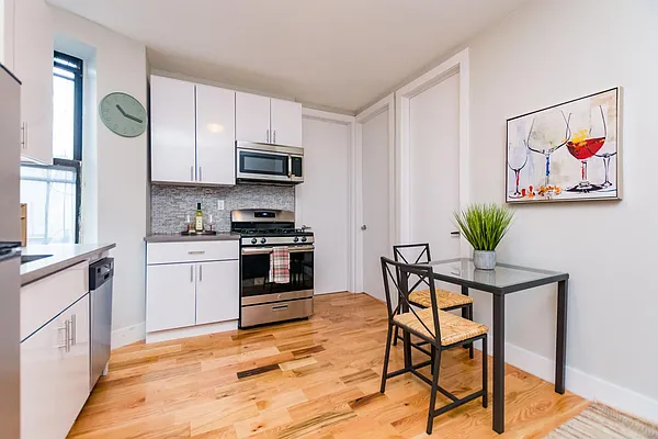 Rented by Clove Realty LLC | media 2