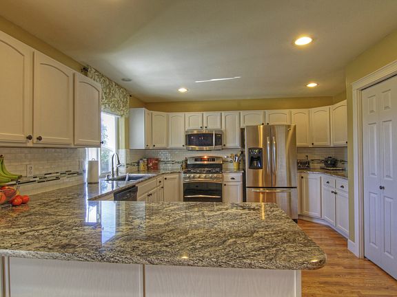 3rd image of 1001 N Malvern Cir