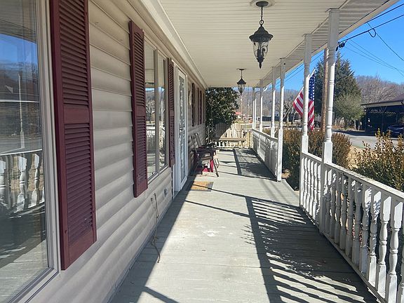 3rd image of 51 Wallen Dr
