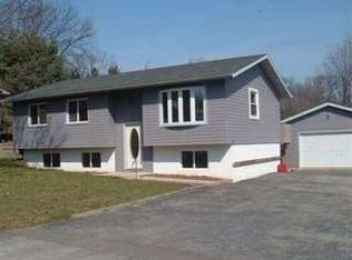1076 Knoll Crest Ct, Traverse City, MI 49686