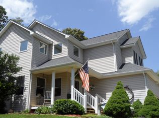 661 Ratcliff Cove Rd, Waynesville, NC 28786