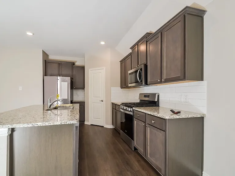 403 Gallop Dr — Photo 7