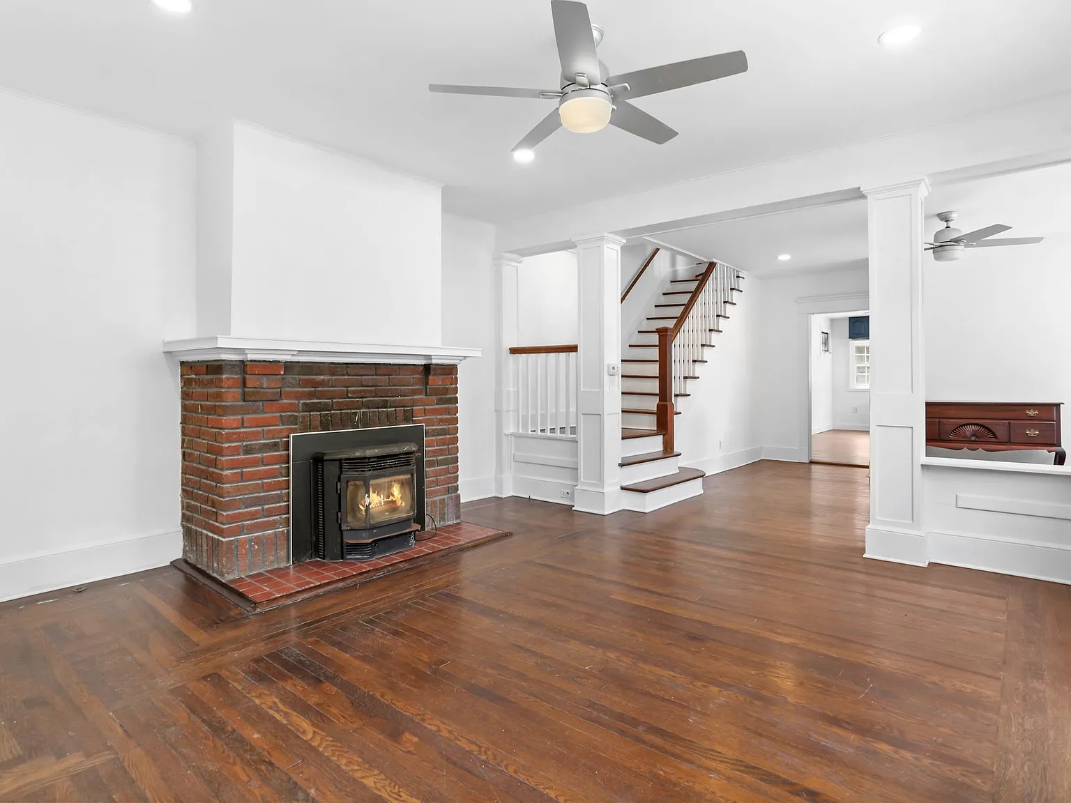 4 bed, 2.5 bath, 2200 sqft, $4,000 — Photo 4