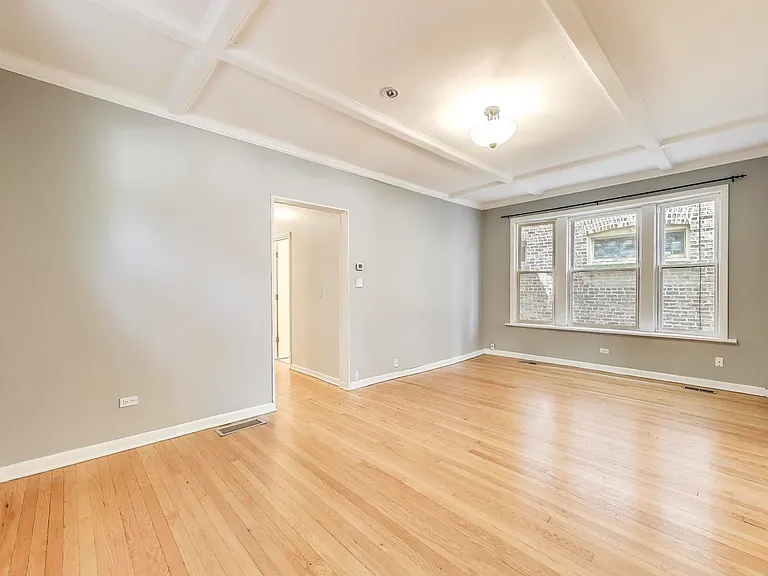 4746 N Malden St #3 — Photo 5