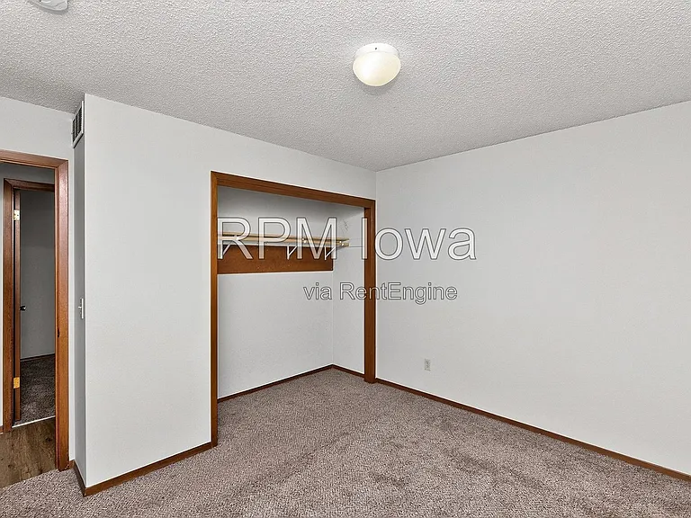 1614 NW Applewood St — Photo 15