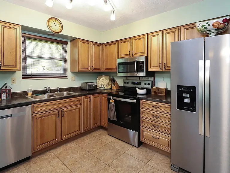 10267 Cedarwood Dr — Photo 3