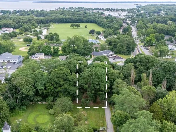 21 Standpipe Ln, North Kingstown, RI 02852