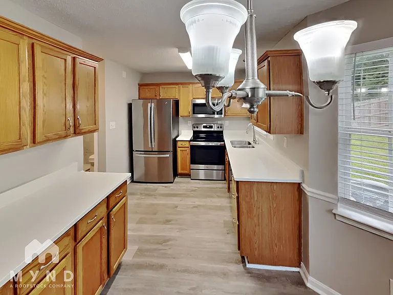 219 Chattaroy Dr — Photo 6