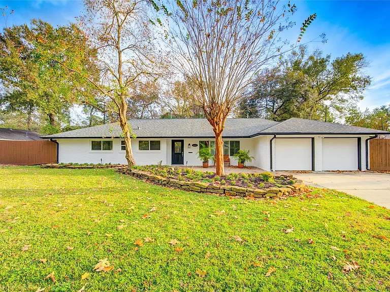 8439 Westview Dr — Photo 1