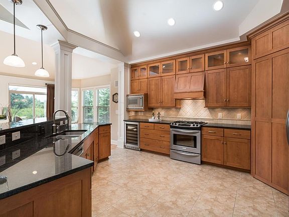 5th image of 788 Poppy Hills Dr