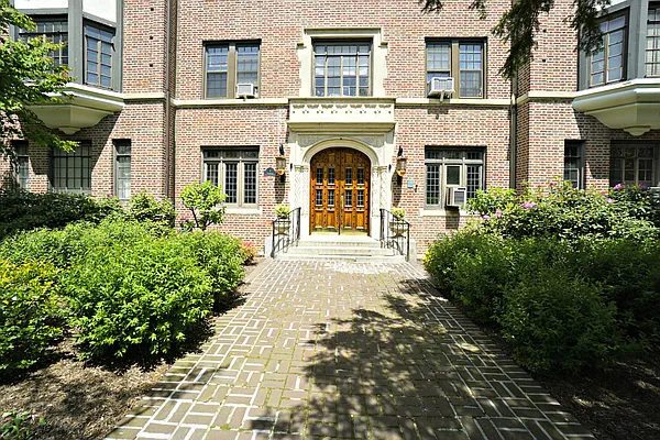 Sold by Anna Pinto Realty | media 29