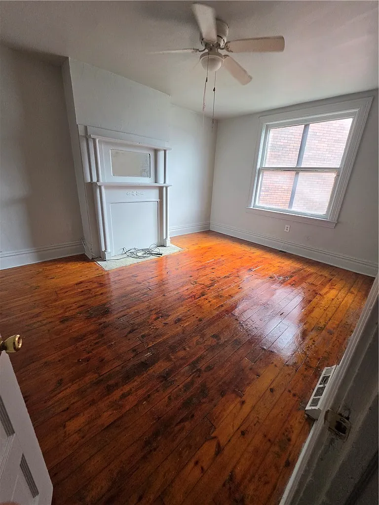 3 bed, 800 sqft, $1,650 — Photo 2