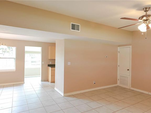 3rd image of 1130 Hawkes Ave