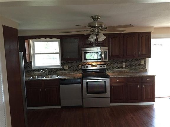 5th image of 209 Silverstone Dr