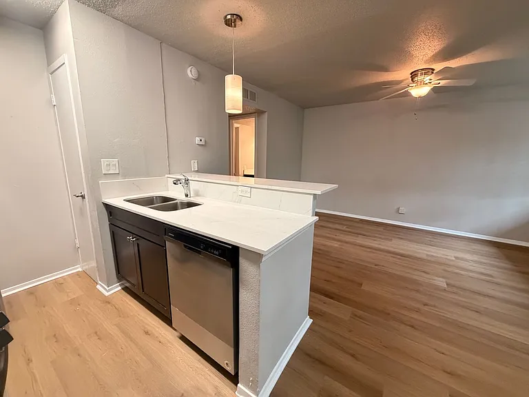 1202 Newning Ave #106 — Photo 8