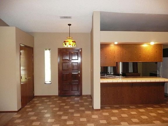 5th image of 68 Cantebury Dr