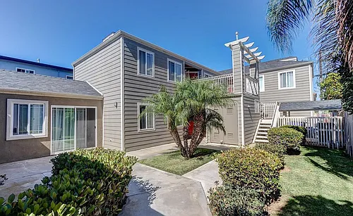 1436 Dubuque St - More