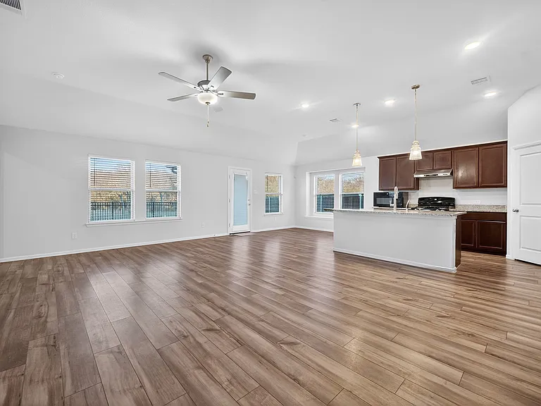 2704 Rambling Rd — Photo 6