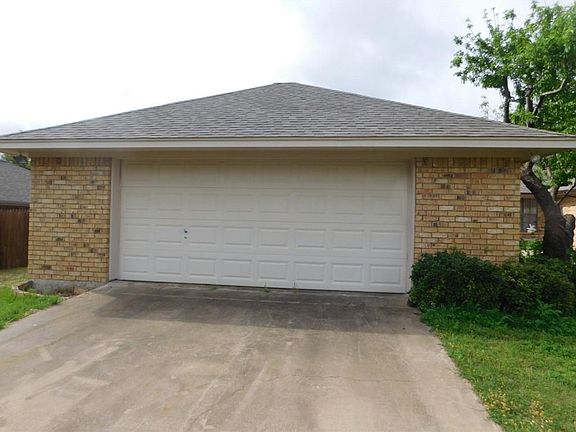 5th image of 915 Redman Ln