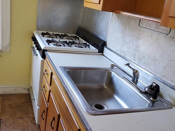 5th image of 98 Beekman Ave Floor 2