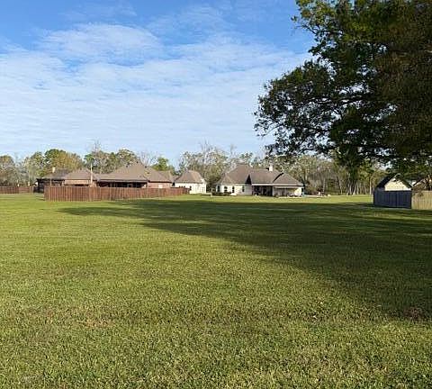 2nd image of Bayou Oaks Rd