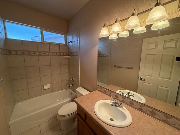 5th image of 568 1/2 Garden Grove Ct