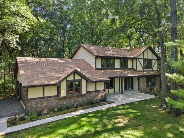 W263N7064 Thousand Oaks DRIVE, Sussex, WI 53089